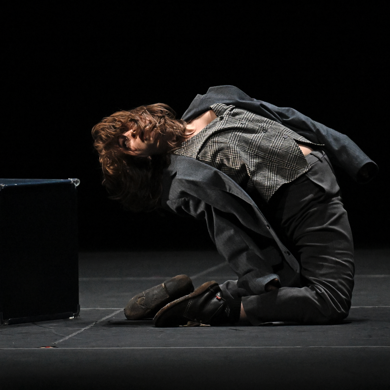 Portaling to Authenticity: A Dance Theatre Practice